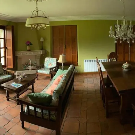 Casa Lindes De , Cantabria بيت للعطل
