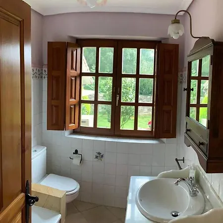 Casa Lindes De , Cantabria *