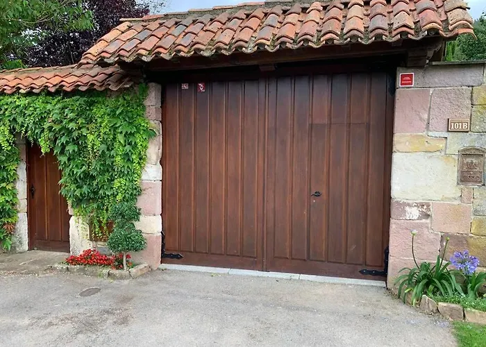 Casa Lindes De , Cantabria *