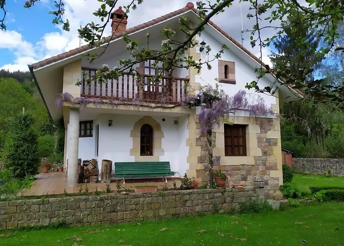 Casa Lindes De , Cantabria * Cabuerniga
